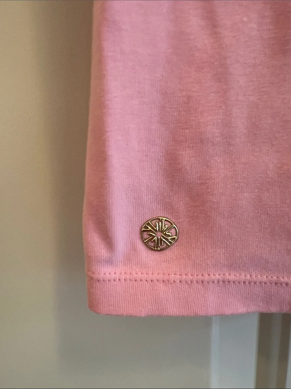 Lilly Pulitzer size M light pink V neck tee - Picture 3 of 4